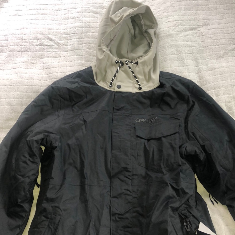 Oakley division black biozone 10k snowboard jacket